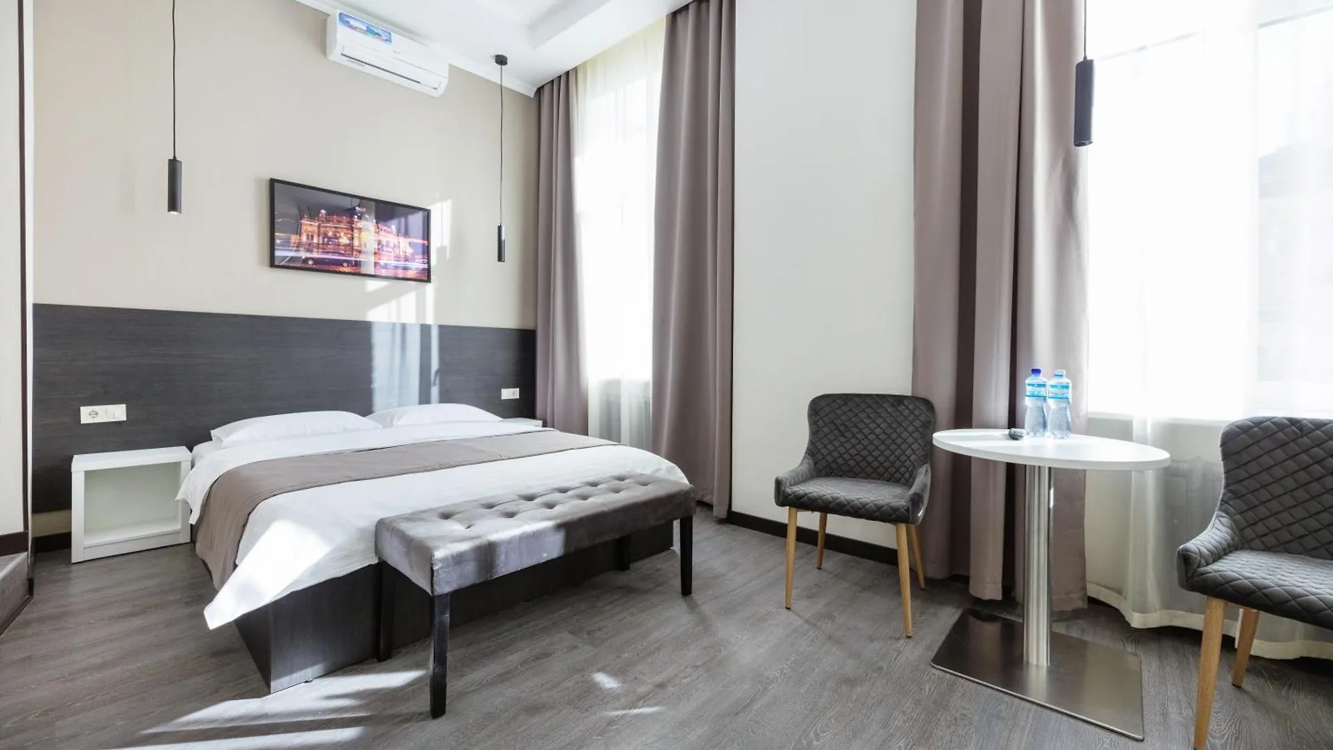 Kontakte von Apart-Hotel -911 Mikhailovsky